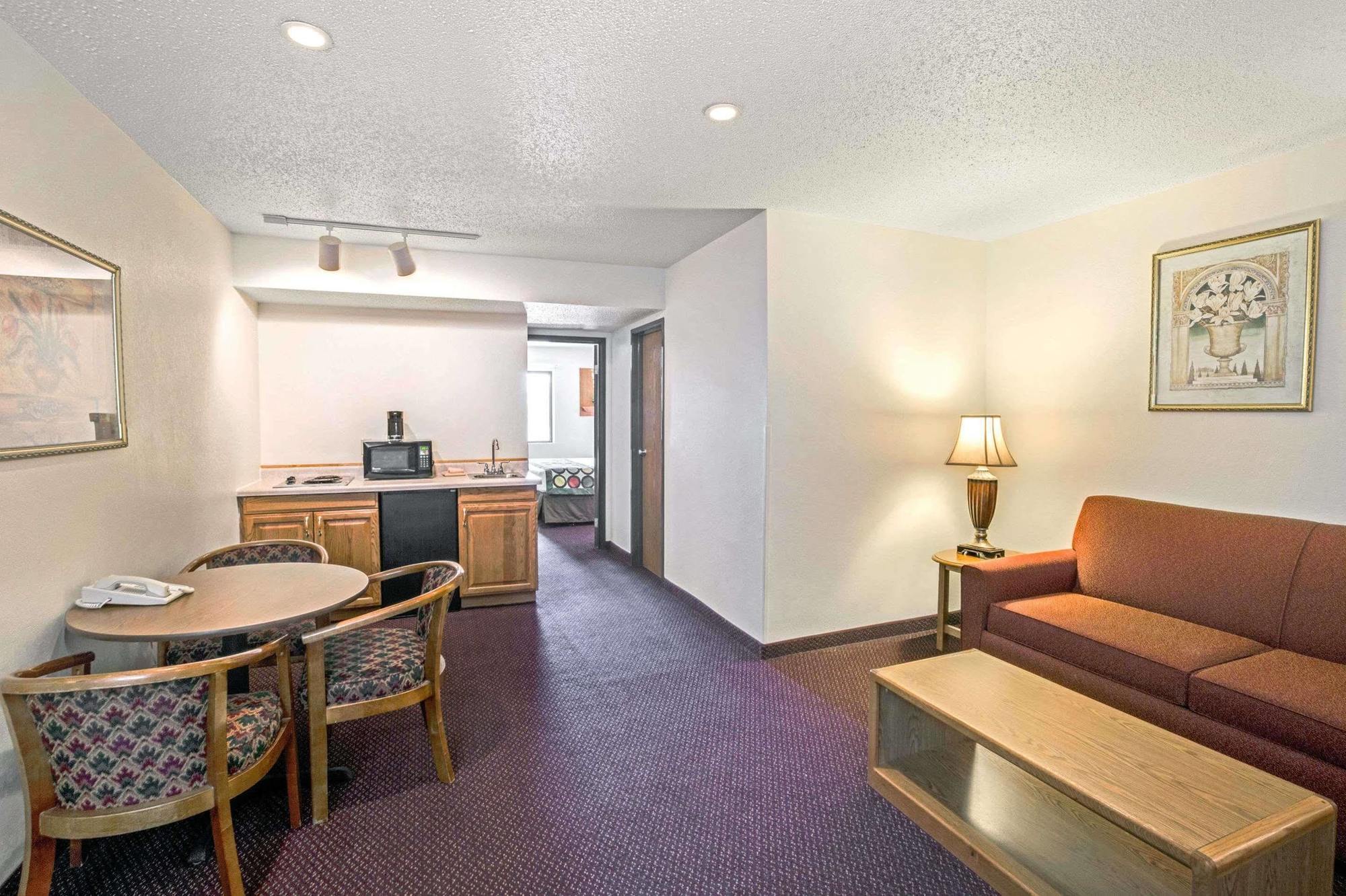 Super 8 By Wyndham Aberdeen West Exterior photo